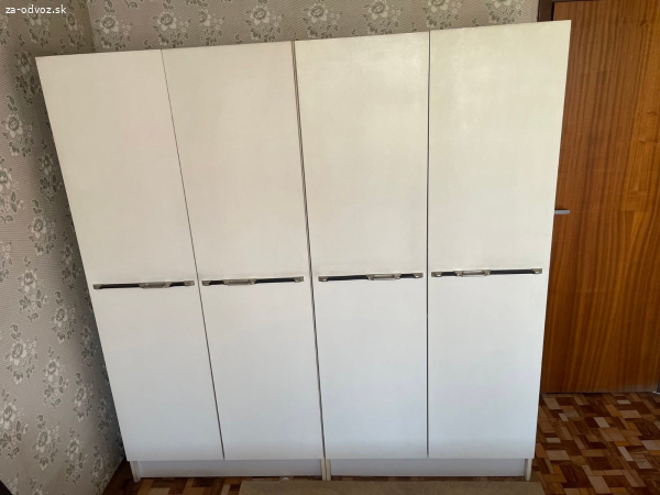 2 biele šatníkové skrine 189x90x61 a príslušenstvo