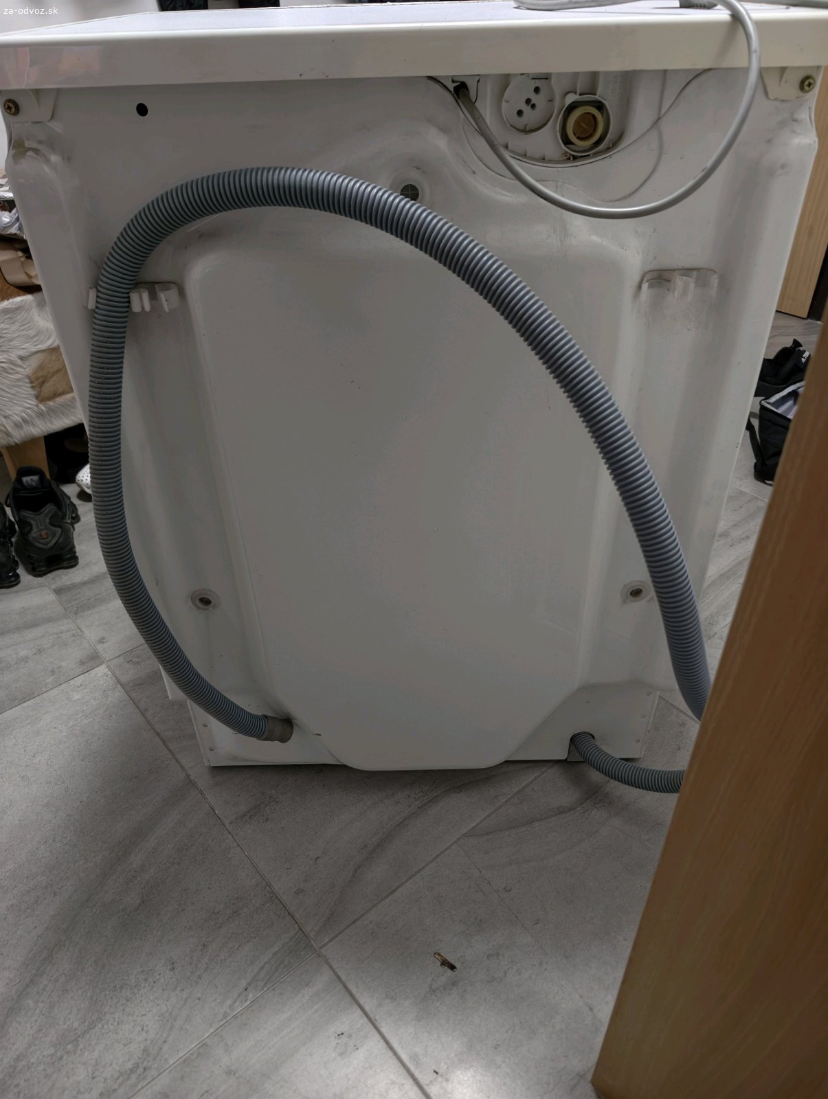 Automat. práčka Electrolux EWS1045. Darujem za odvoz automatickú práčka Electrolux EWS1045. Vzhľadovo už nič moc, ale stále funkčná. 
Rozmery výška 85cm, šírka 60vm, hĺbka 45cm