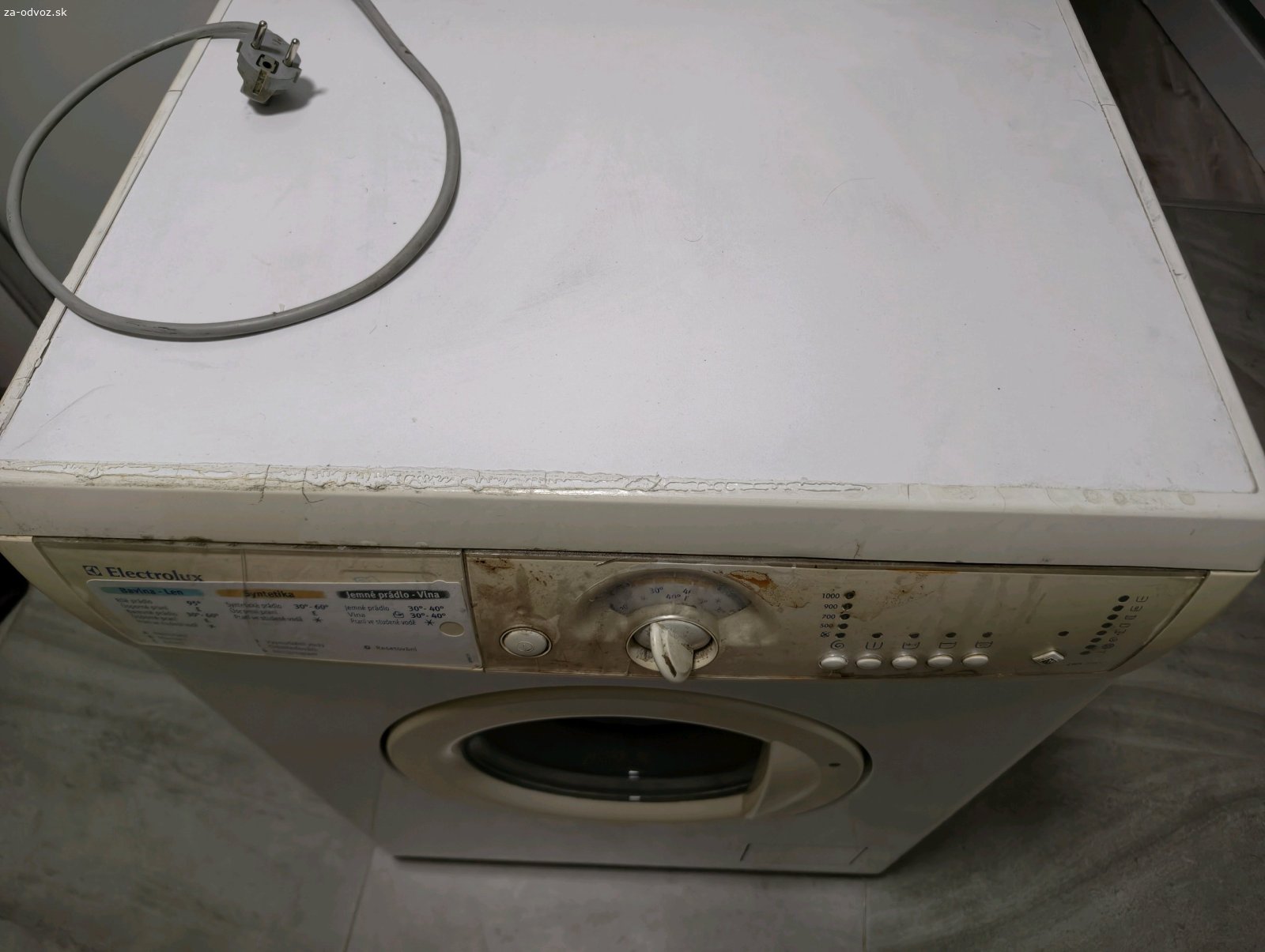 Automat. práčka Electrolux EWS1045. Darujem za odvoz automatickú práčka Electrolux EWS1045. Vzhľadovo už nič moc, ale stále funkčná. 
Rozmery výška 85cm, šírka 60vm, hĺbka 45cm