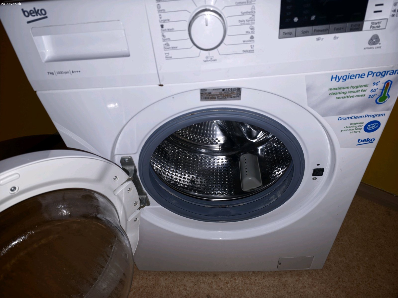 Automatická práčka Beko. darujem za odvoz túto plne funkčnú práčku.este poslúži určite. My sme si kupovali teraz novú a plnená z hora. preto sme to aj menili keď máme malú kúpeľňu.