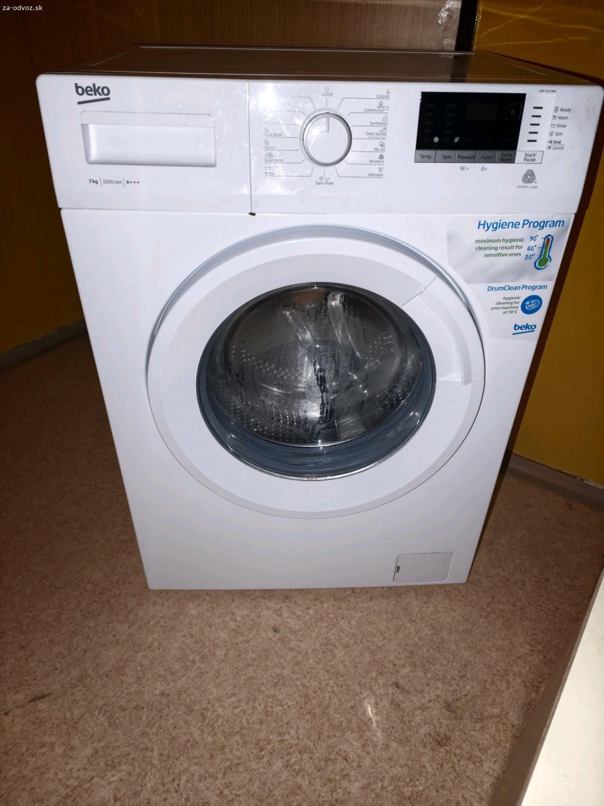 Automatická práčka Beko. darujem za odvoz túto plne funkčnú práčku.este poslúži určite. My sme si kupovali teraz novú a plnená z hora. preto sme to aj menili keď máme malú kúpeľňu.