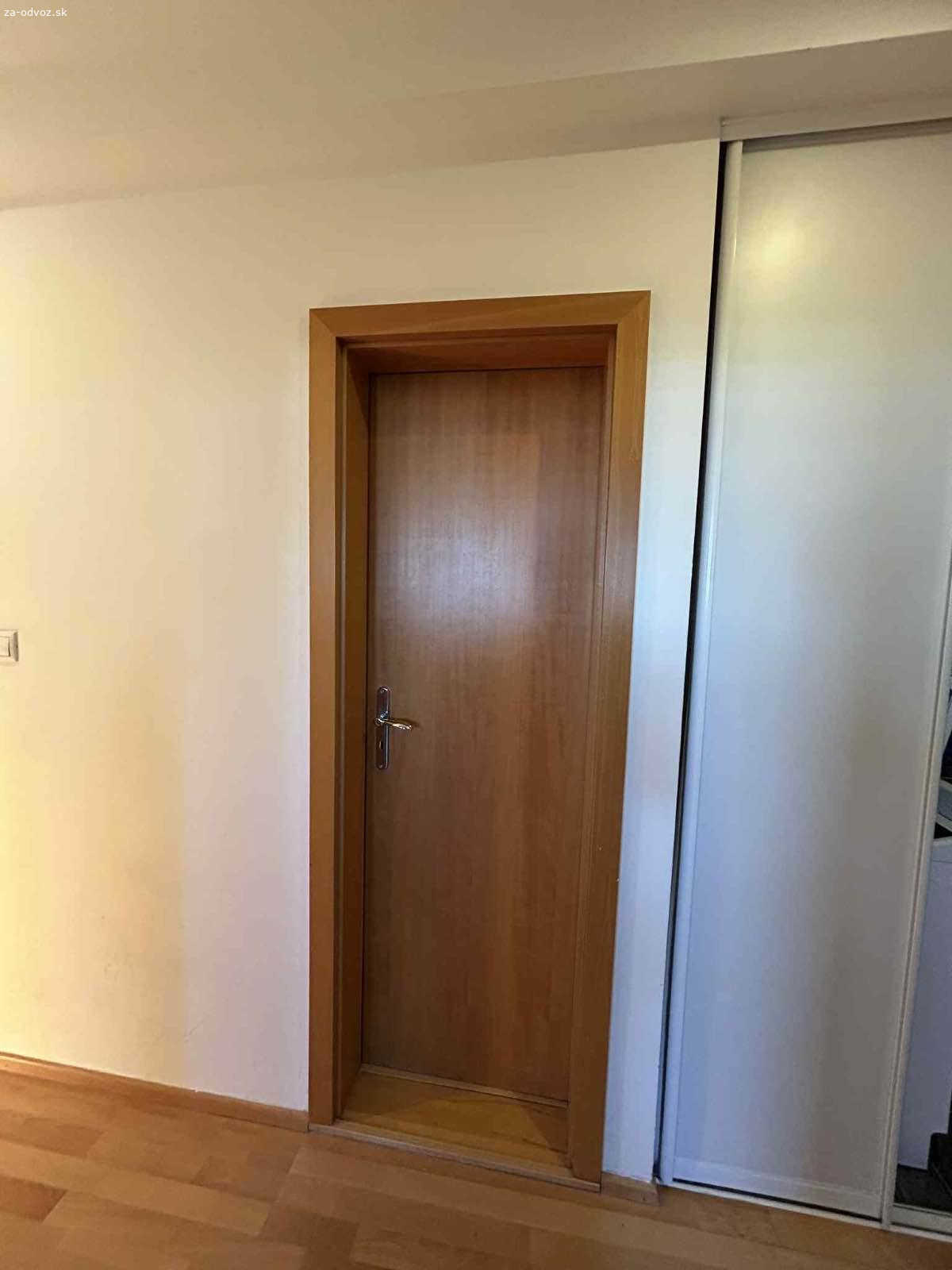 BA STARÉ MESTO - darujem dvere (bez zárubní). Darujem interiérové dvere za odvoz:
2ks - 65cmx200
2ks - 85cmx200
1ks - 150cm (dvojkridlo)

Osobný odber v starom meste, 3.poschodie bez vytahu