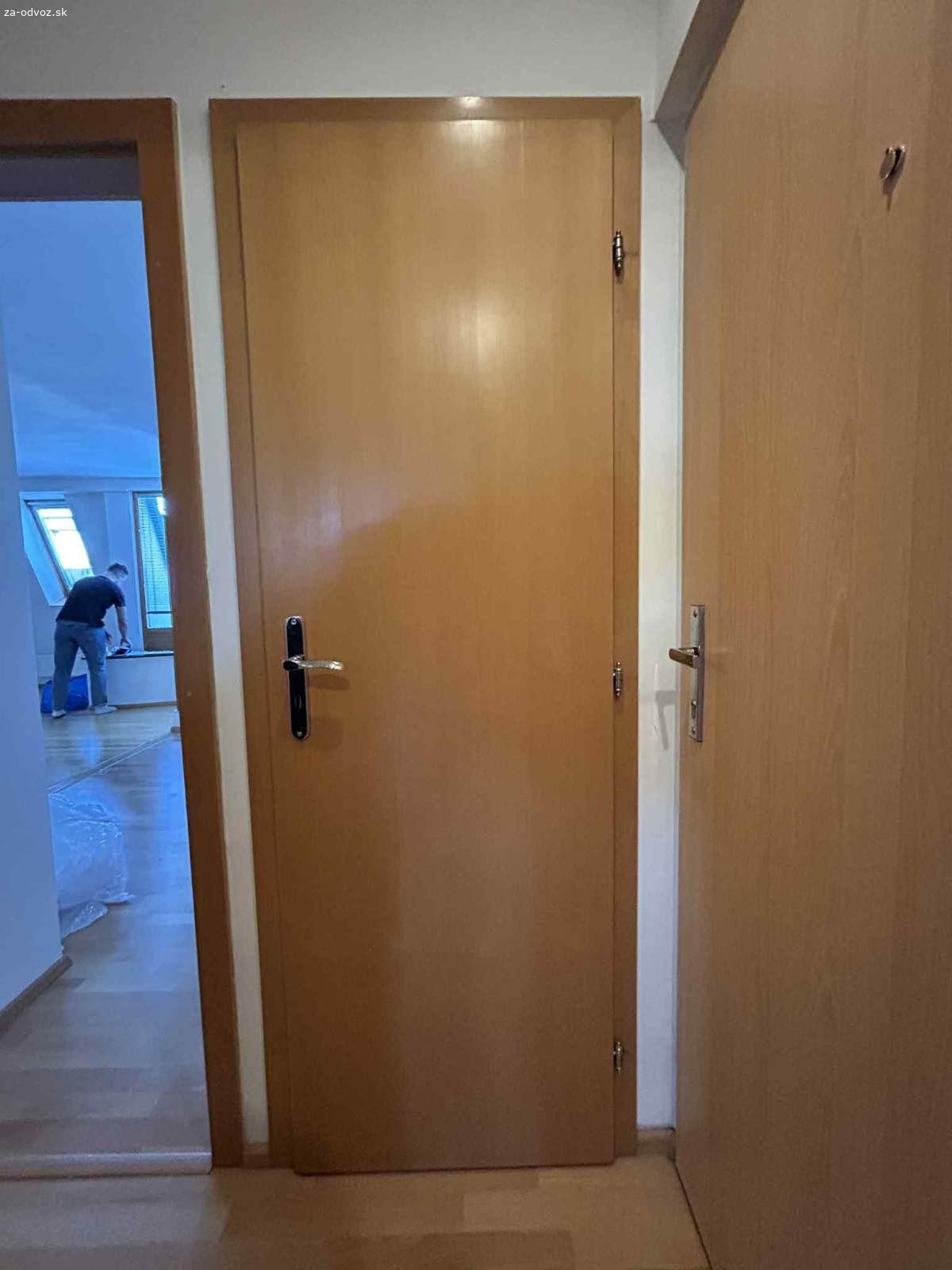 BA STARÉ MESTO - darujem dvere (bez zárubní). Darujem interiérové dvere za odvoz:
2ks - 65cmx200
2ks - 85cmx200
1ks - 150cm (dvojkridlo)

Osobný odber v starom meste, 3.poschodie bez vytahu