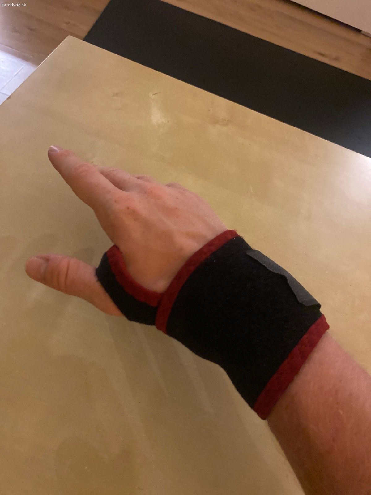 Bandáž na ruku (zápästie). Darujem bandaz na ruku, vhodna na spevnenie zapastia po uraze alebo pri sporte.