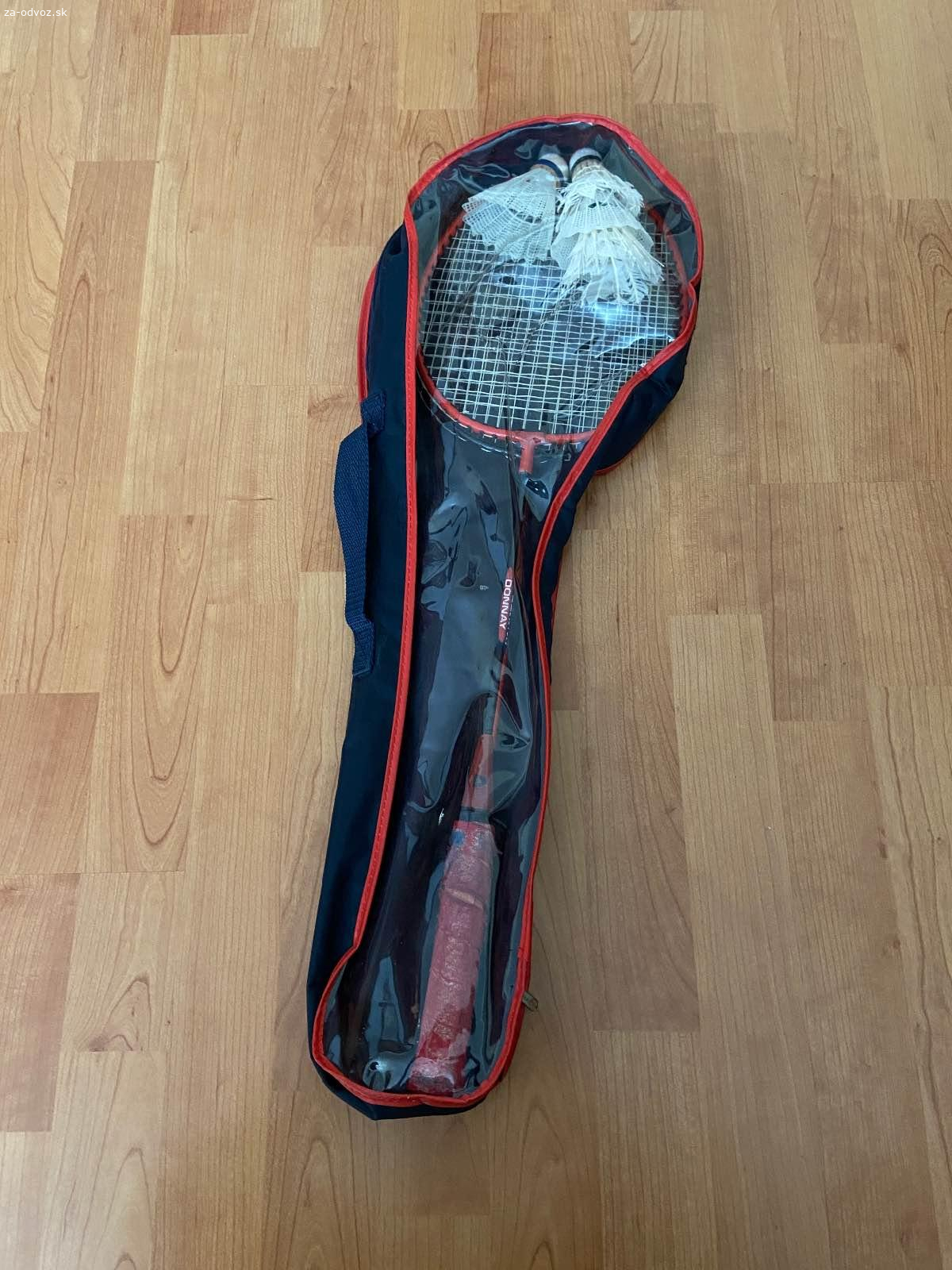 Bedmintonové rakety. Darujem staré bedmintonové rakety aj s košíkmi a obalom. Pre deti na dvor stačí :)