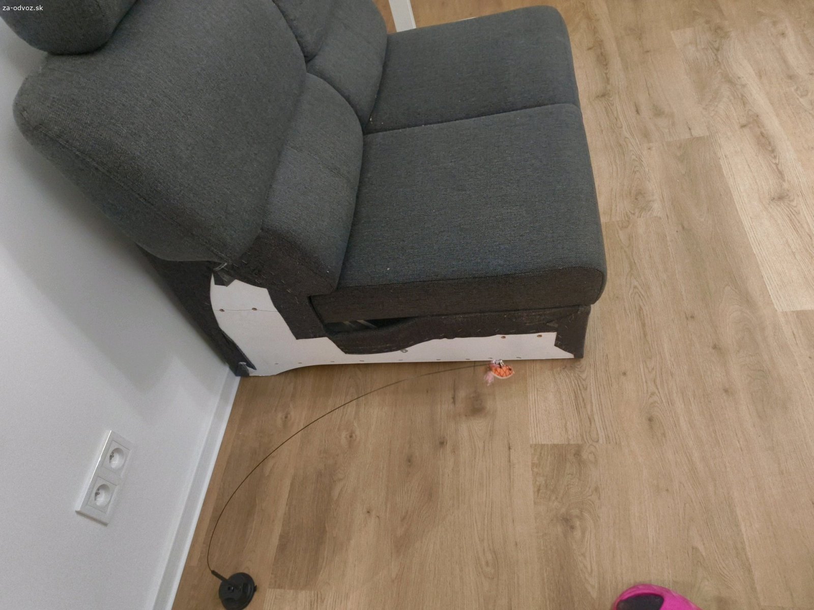 časť gauča , darujem za odvoz .. Nema nohy, je vyčistený super stav , viď na foto