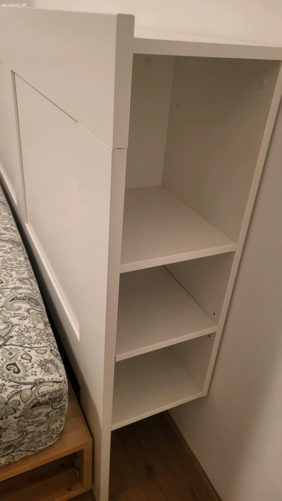Čelo postele. Darujem za odvoz zachovalé čelo za posteľ s priehradkou, poličkami. Značka: IKEA, Model: BRIMNES, Rozmer: 160 cm