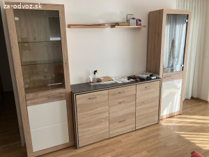 Darujem 2 vitriny a jednu skrinku