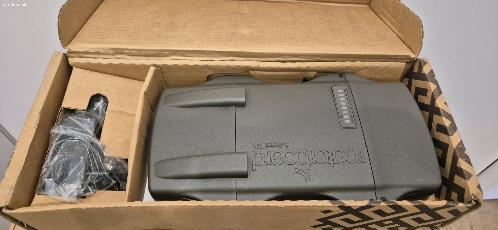 Darujem 2x AP + anteny MikroTik. Darujem 2x AP od Mikrotiku a anteny, vsetko je uplne nove, nepouzite. Iba osobny odber a vsetko naraz.Modely zariadeni na foto.