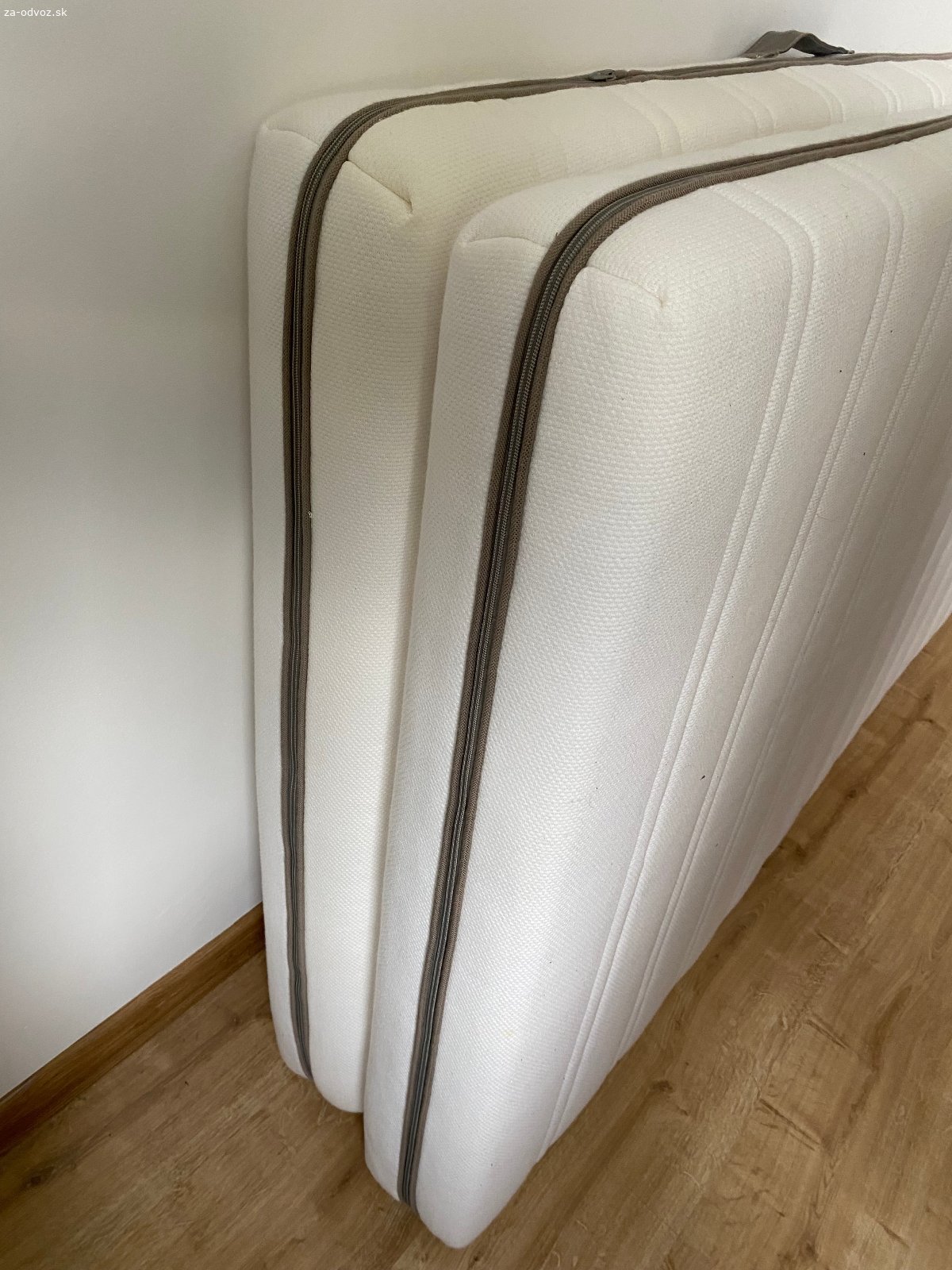 Darujem 2x matrac IKEA. Darujem 2 penové matrace IKEA Malvik. 200x90x14 cm. V dobrom stave. Bez väčšej spiny a flakov. Používali ich iba deti, takže výležané určite nie sú. Osobny odber BA.