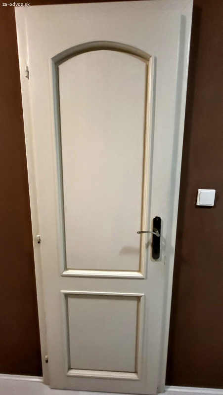 Darujem 3 biele interierove dvere