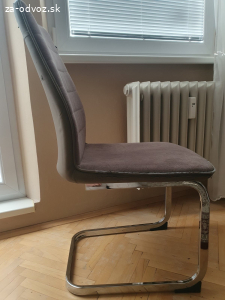 Darujem 4ks jedalenskych stoliciek