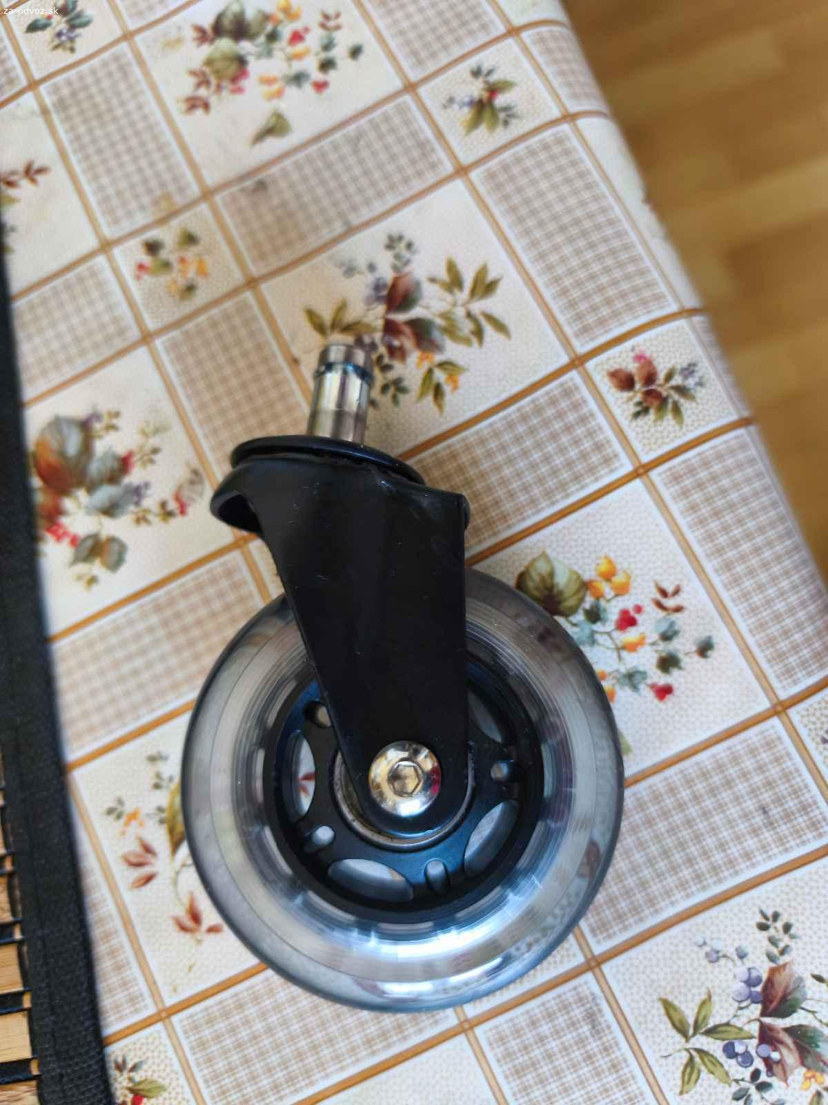 Darujem silikónové kolieska ku kreslu