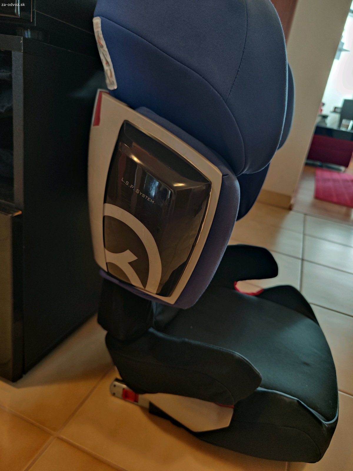 darujem autosedačku. Darujem autosedačku Cybex pre dieta o vahe 15-36 kg.Osobny odber Ba Ružinov.