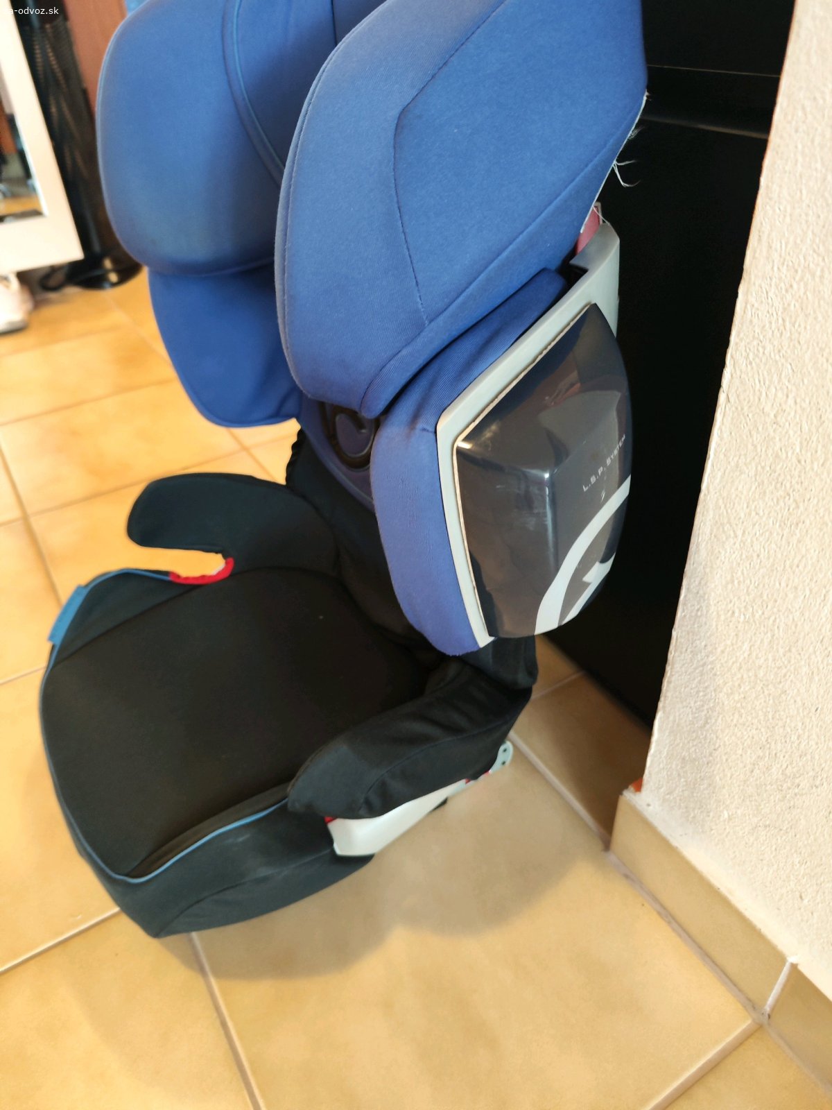 darujem autosedačku. Darujem autosedačku Cybex pre dieta o vahe 15-36 kg.Osobny odber Ba Ružinov.