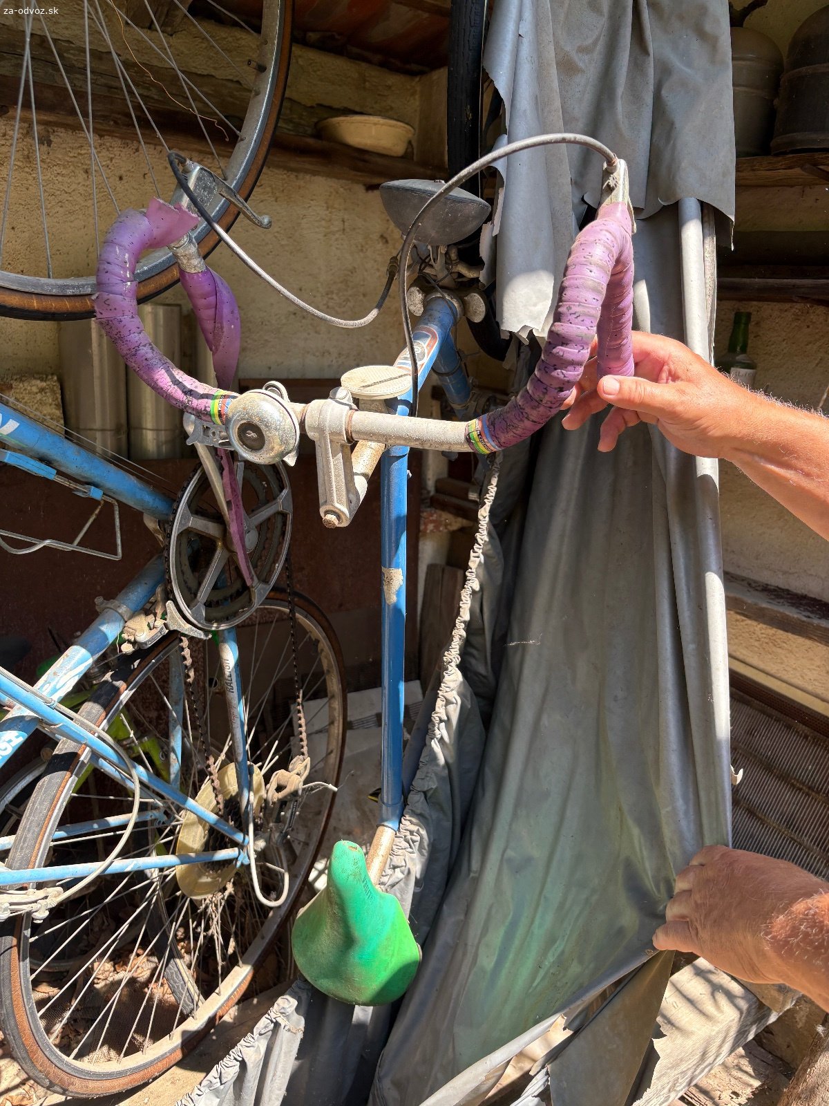 Darujem bicykle za odvoz. Darujem bajky v nalezovom stave na chalupe. Nepojazdne, pre nadsencov retra, ktori si chcu renovovat pocas dlhych zimnych vecerov.