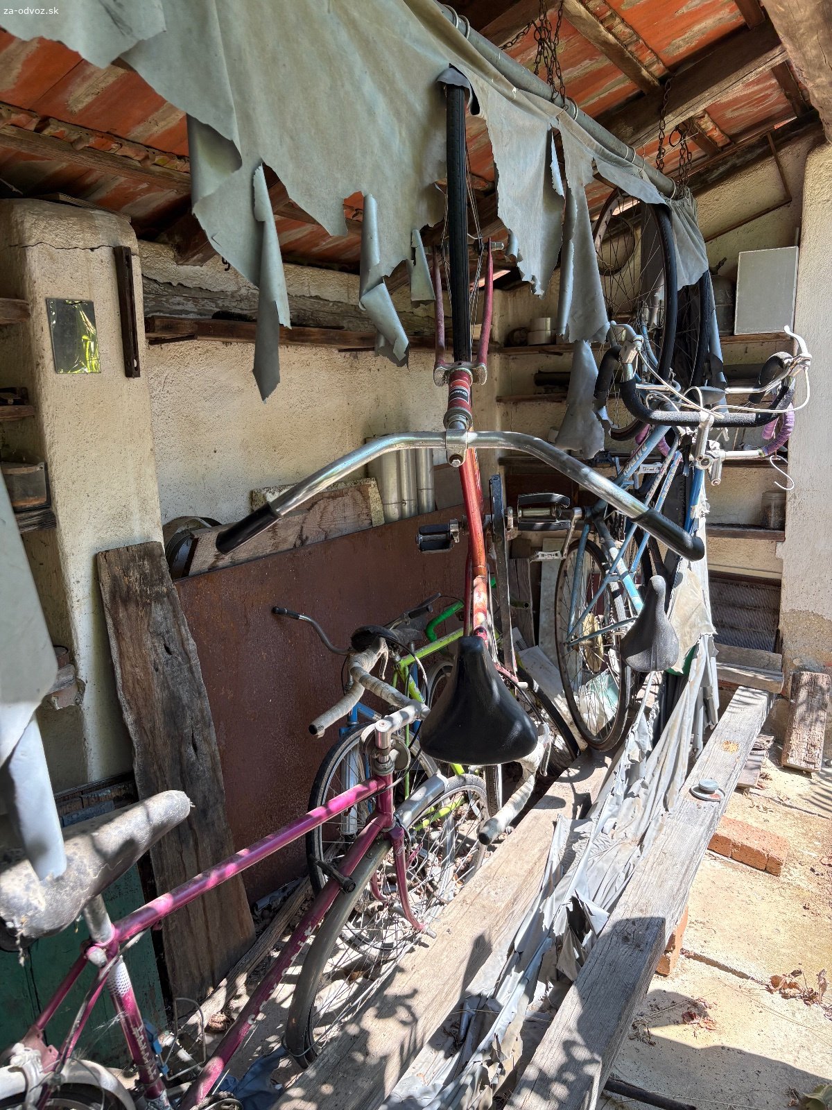 Darujem bicykle za odvoz. Darujem bajky v nalezovom stave na chalupe. Nepojazdne, pre nadsencov retra, ktori si chcu renovovat pocas dlhych zimnych vecerov.