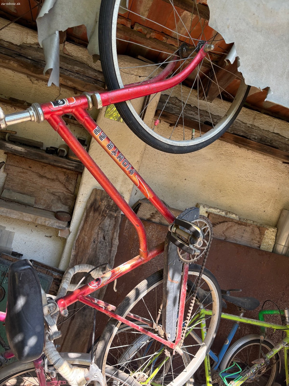 Darujem bicykle za odvoz. Darujem bajky v nalezovom stave na chalupe. Nepojazdne, pre nadsencov retra, ktori si chcu renovovat pocas dlhych zimnych vecerov.