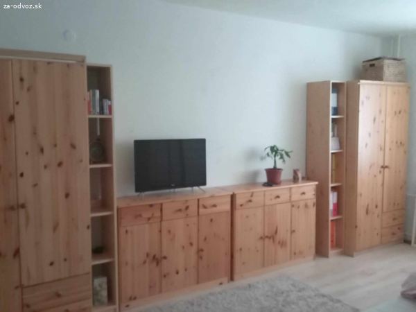 Darujem borovicovy nabytok za odvoz,