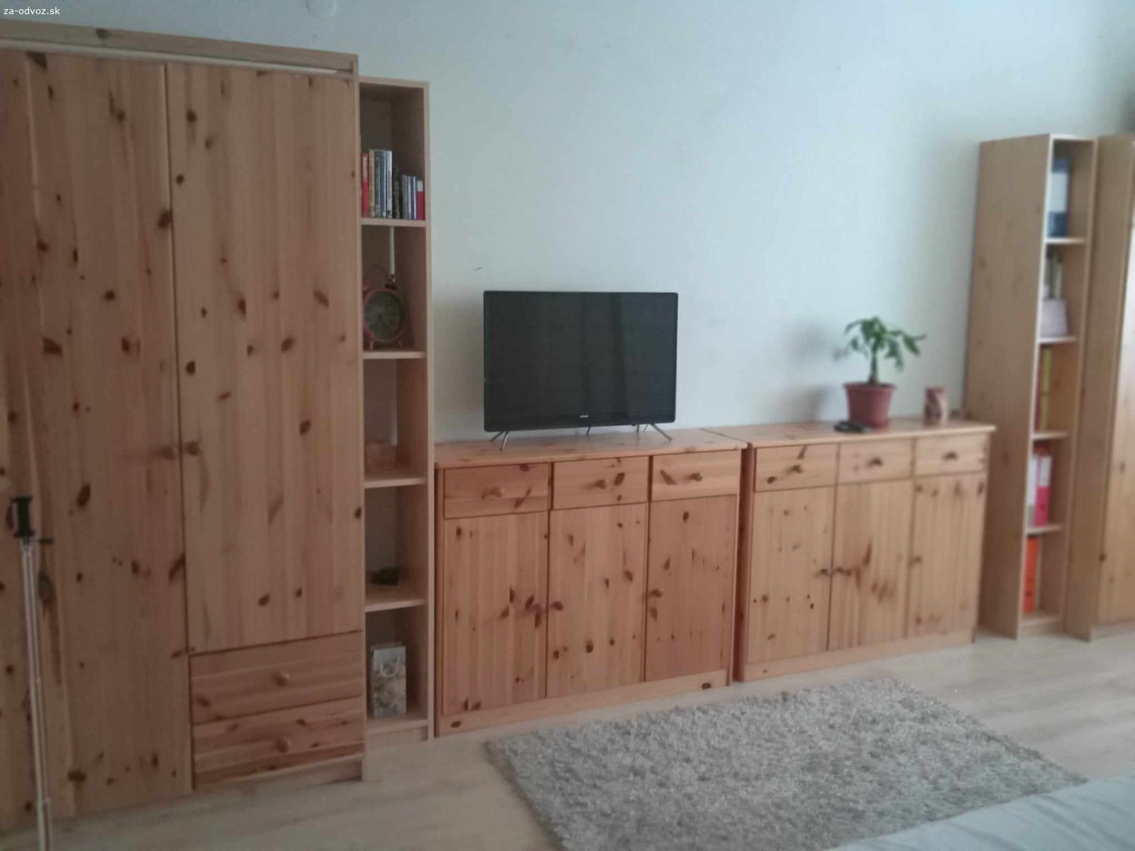Darujem borovicovy nabytok za odvoz,. Darujem borovicovy nabytok za odvoz