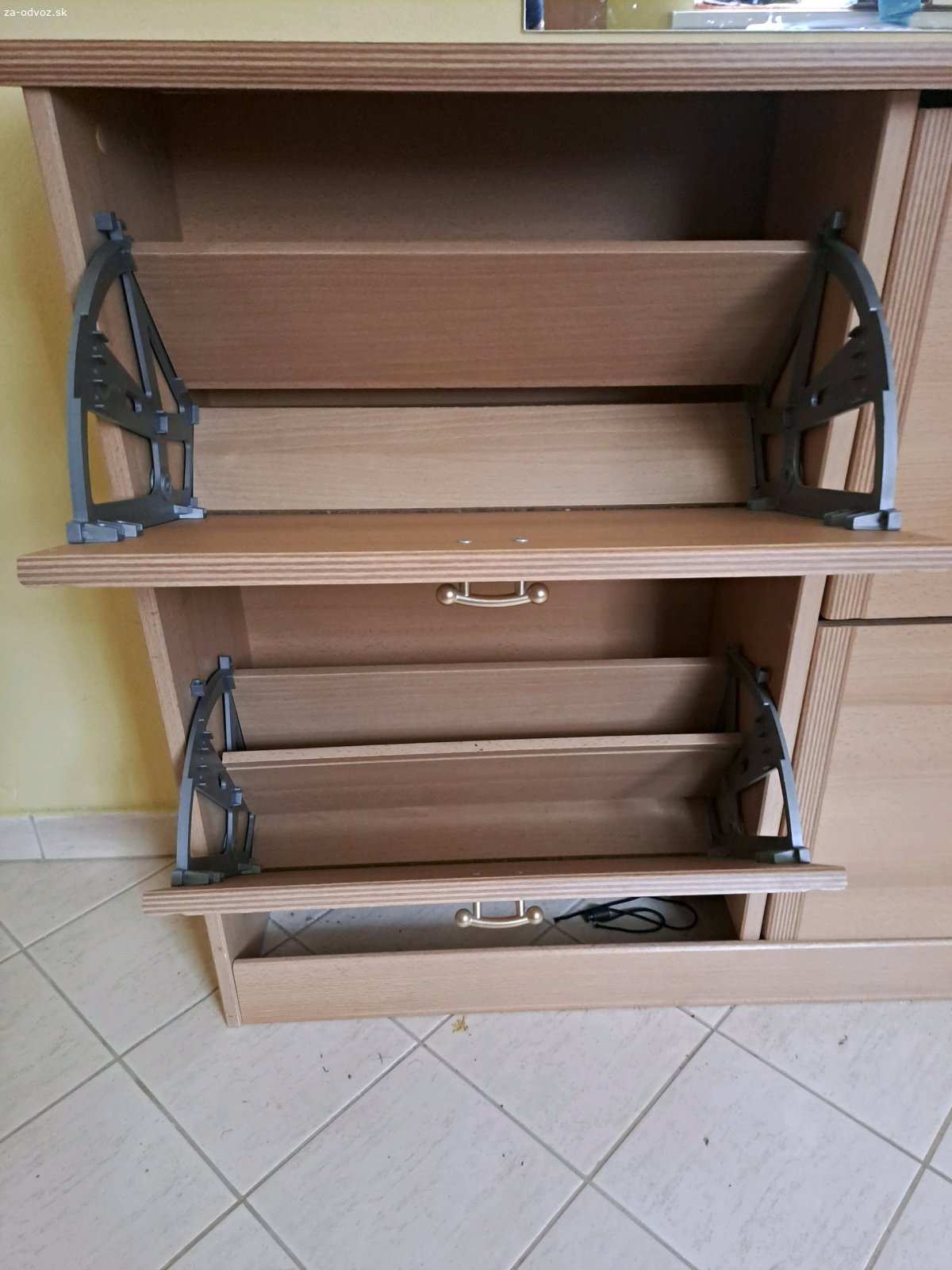Darujem botnik. Darujem botnik.
š. 109 cm
h. 29 cm
v. 82 cm.

osobny odber bratislava raca
piste mail/whatsapp