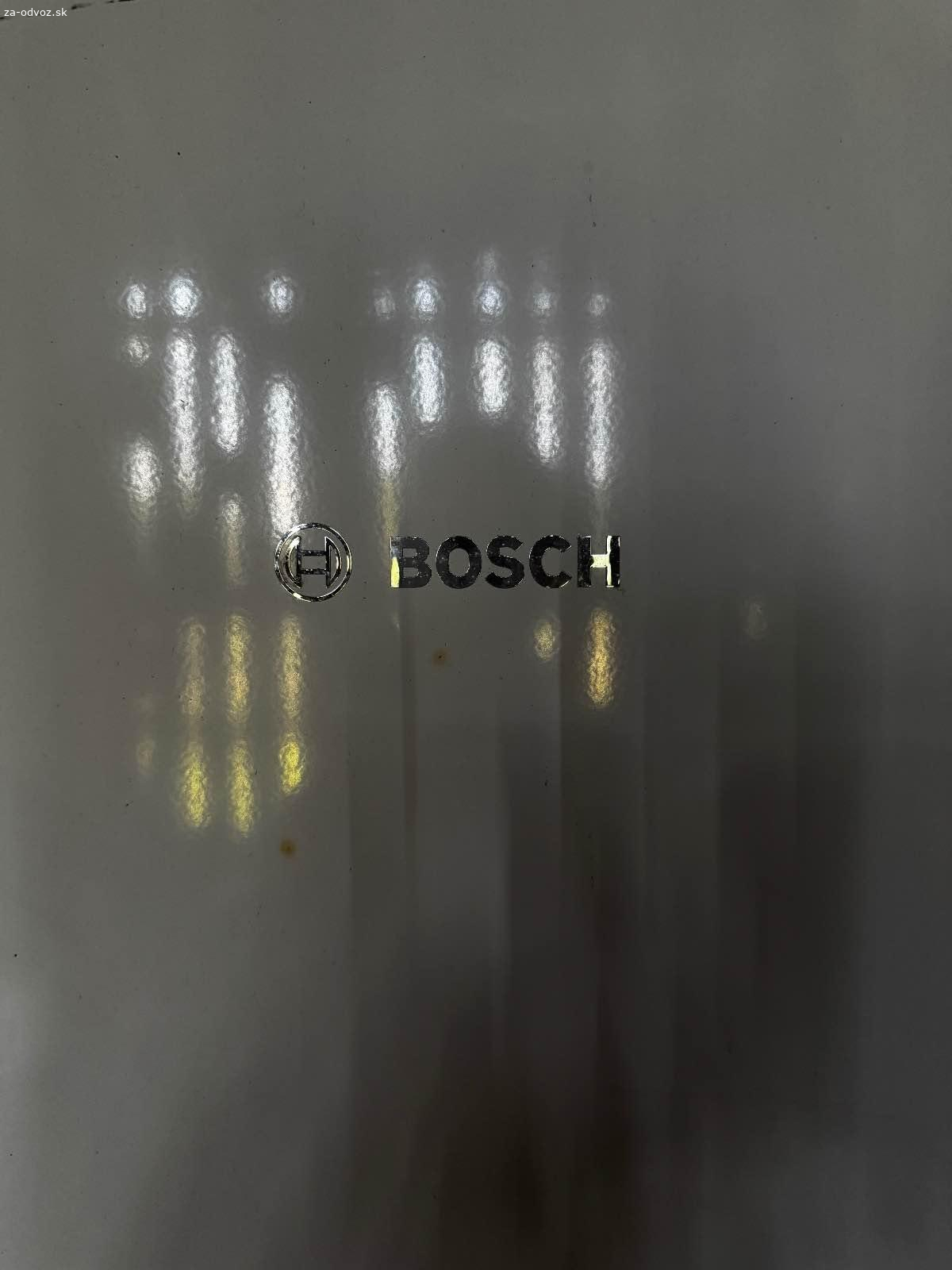 Darujem chladnicku bosch. Darujem starsiu chladnicku bosch,stale funkcna,treba ju ocistit a na spodu mraznicky je korozia co treba osetrit. Podmienka darovania je zobratie stareho gauca spolu s chladnickou.