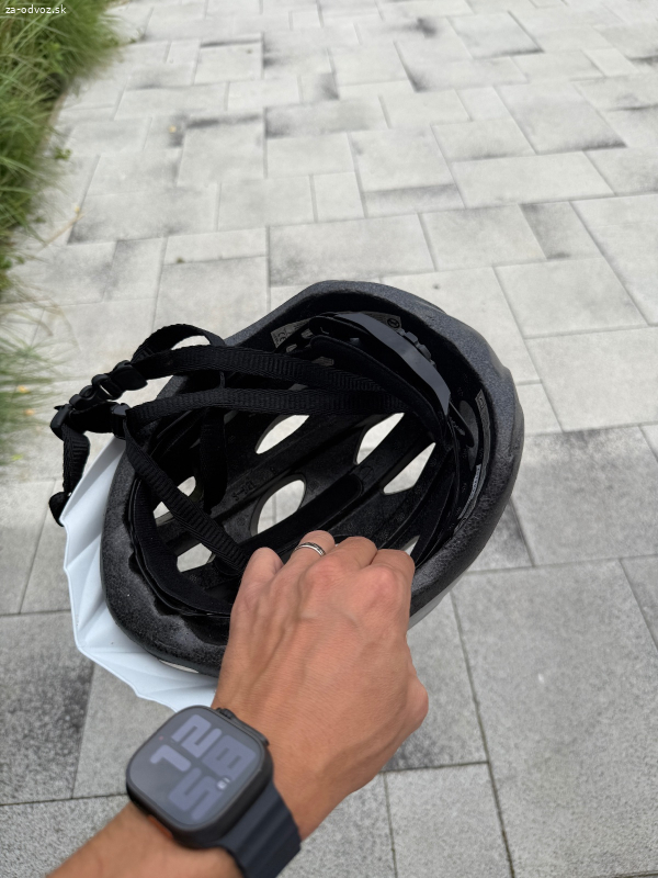 Darujem cyklistické prilby