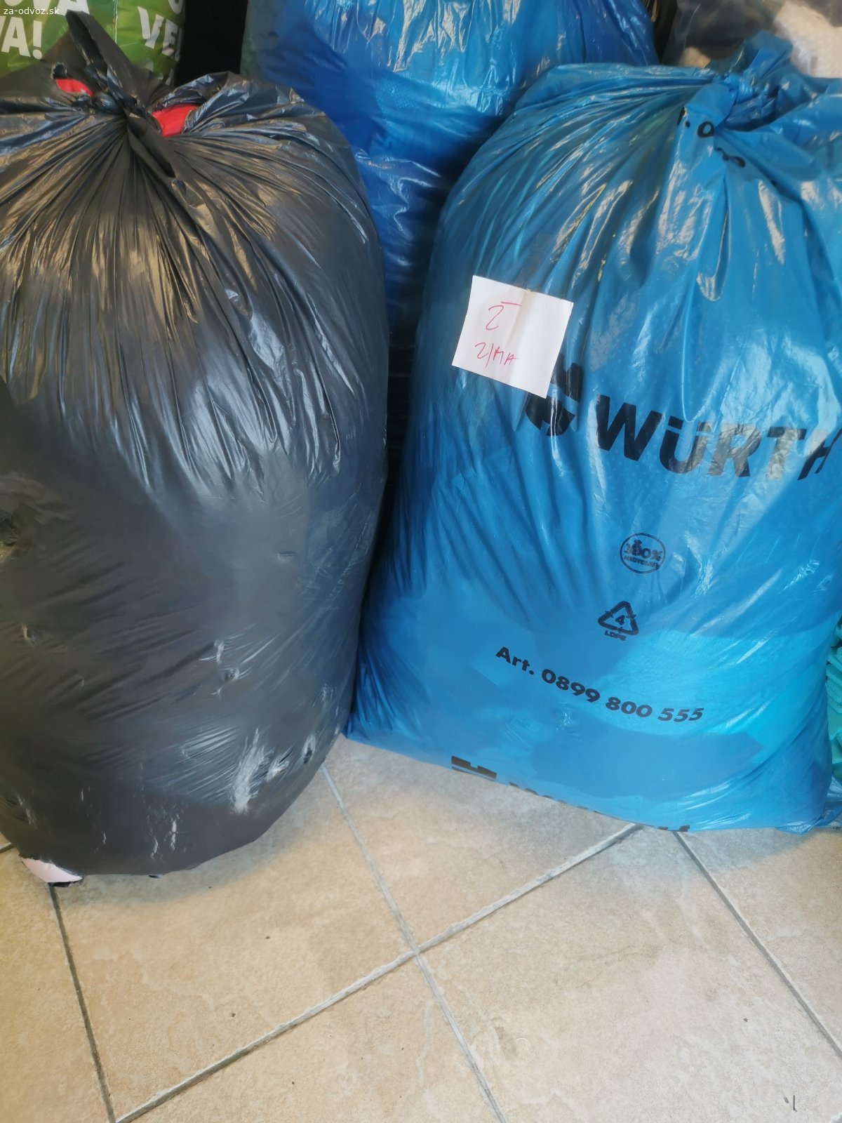 Darujem dámske oblečenie. Dobrý deň.
Darujem dámske oblečenie. Osobný odber v Petržalke. Veci sú vo vreciach. Všade je mix oblečenia na nadchádzajúcu jeseň/zimu, v každom vreci rôzne veľkosti. K dispozícii je 5 vriec.
