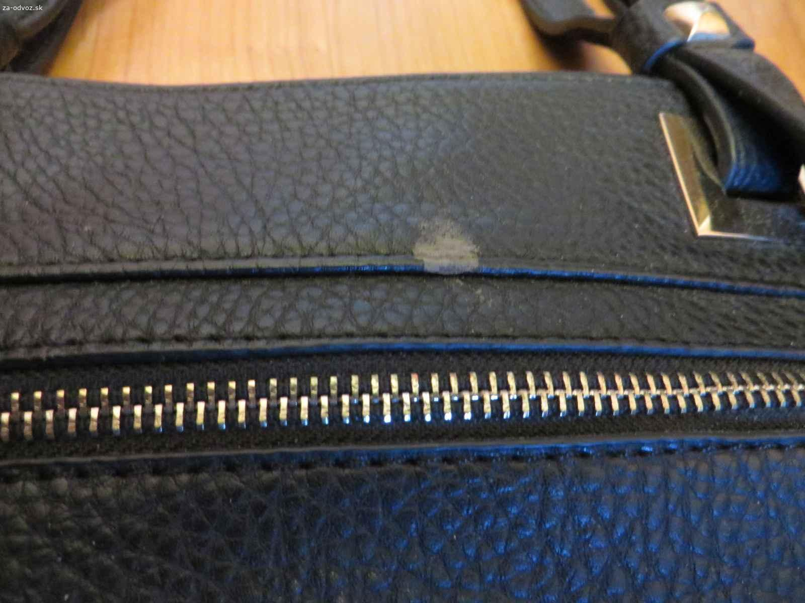 Darujem dámsku kabelku za poštovné - s poškodeniam