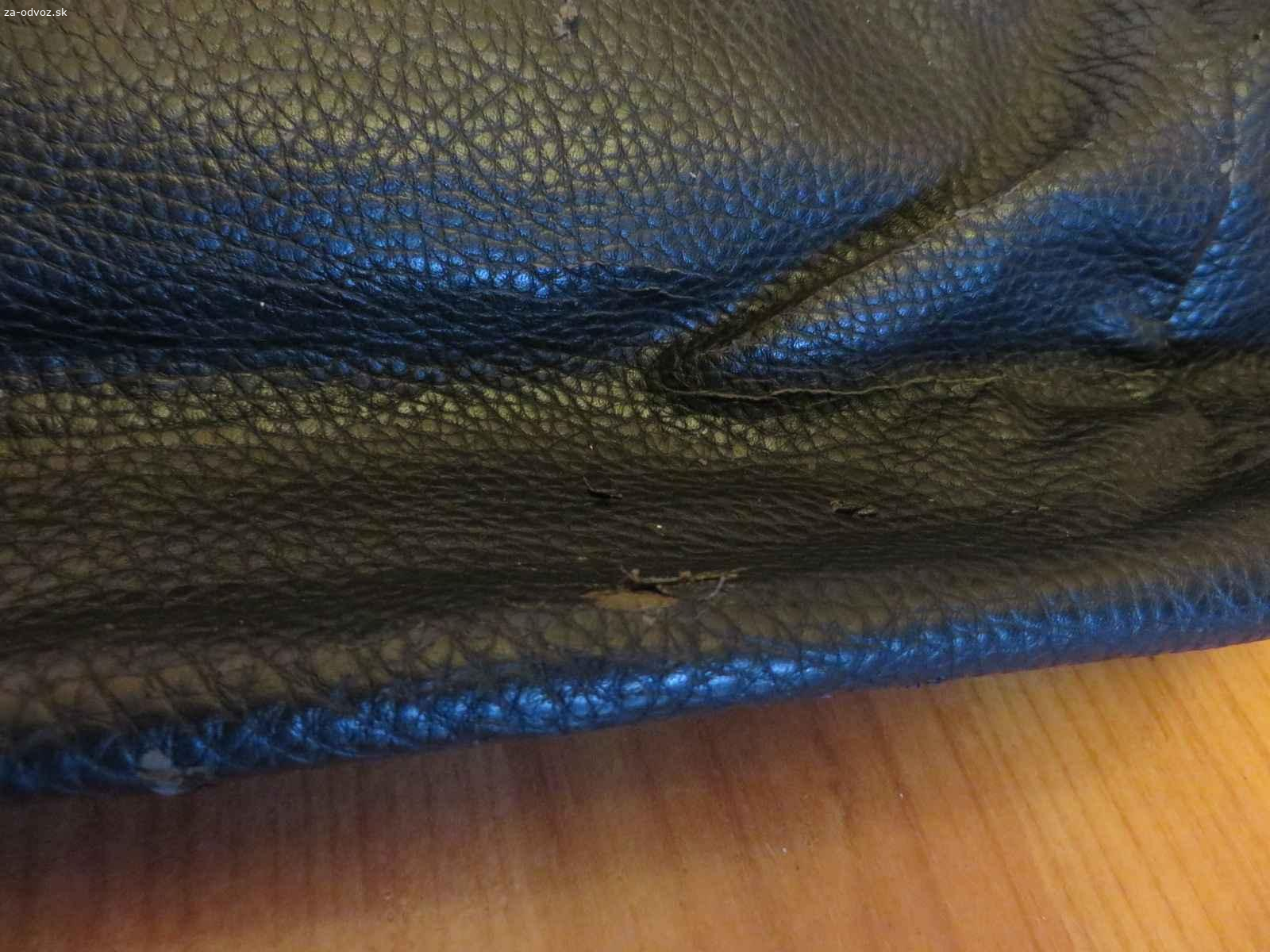 Darujem dámsku kabelku za poštovné - s poškodeniam