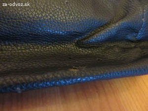 Darujem dámsku kabelku za poštovné - s poškodeniam