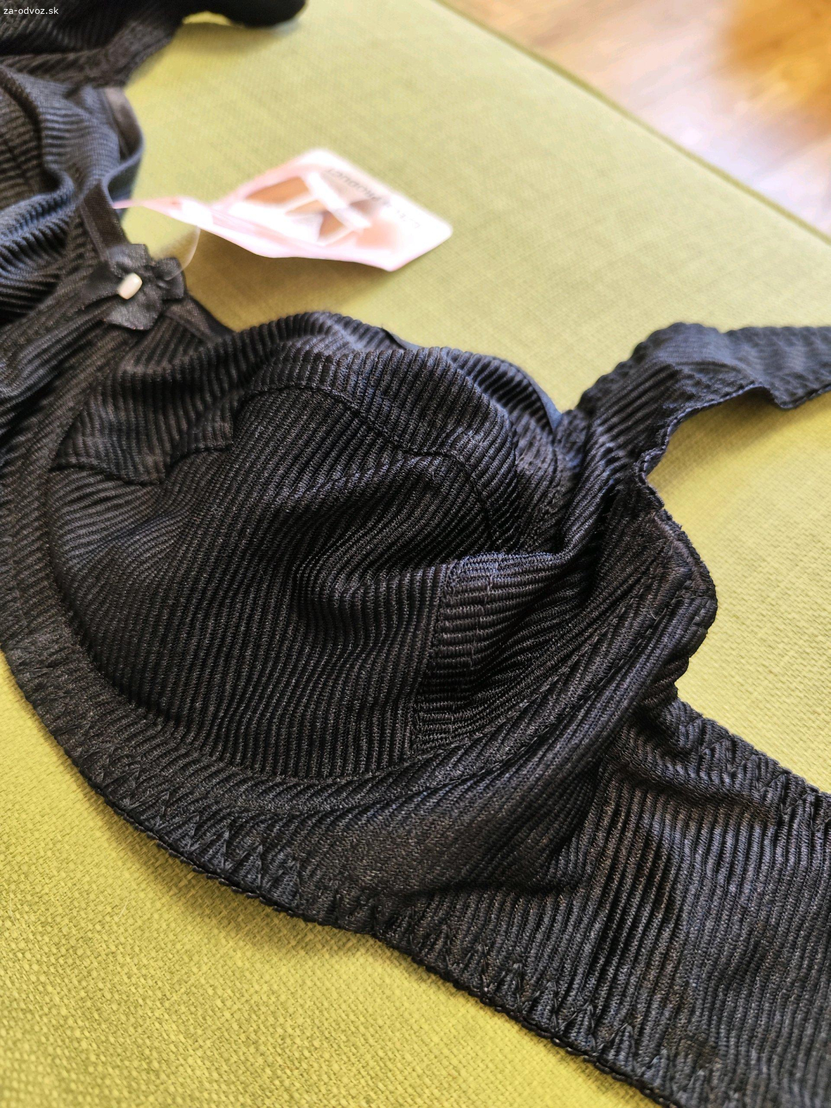 Darujem dámsku podprsenku