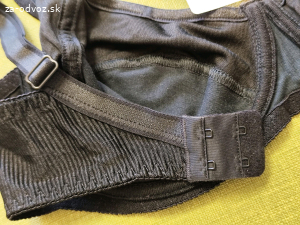 Darujem dámsku podprsenku