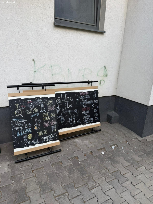 Darujem dekoratívne predmety do domácnosti.