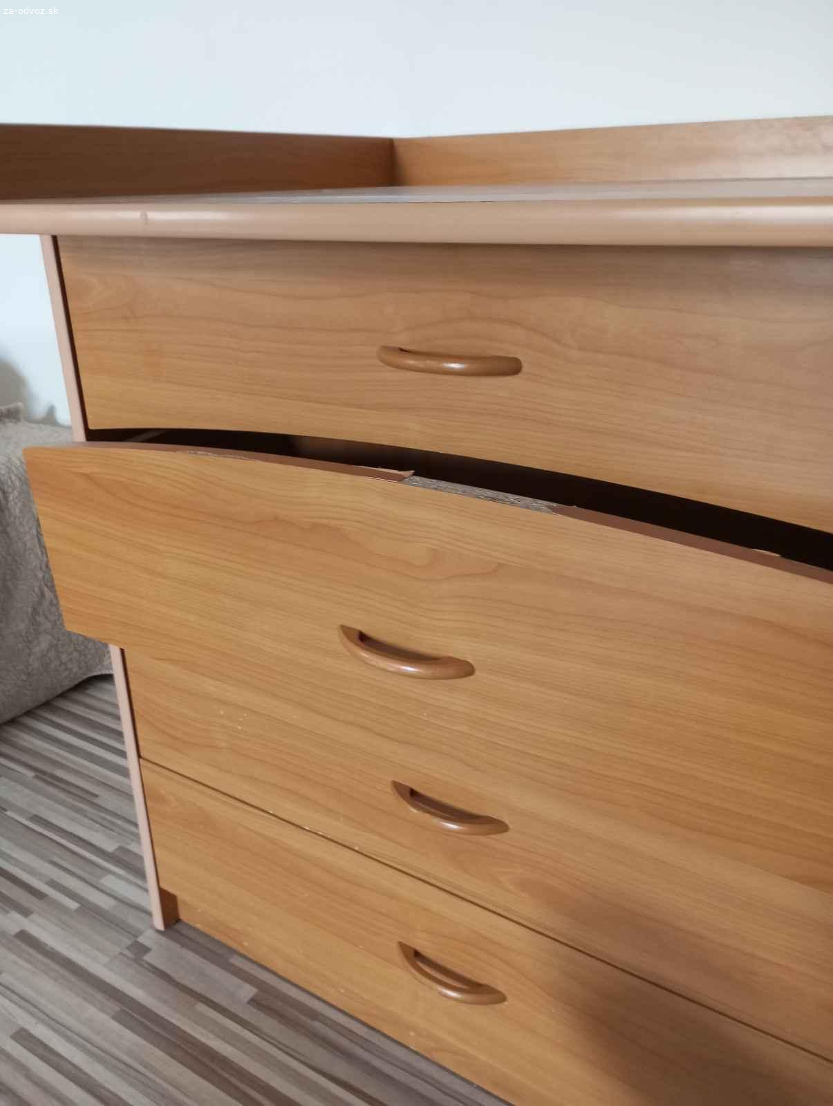 Darujem detsku skrinku s prebalovacim pultom