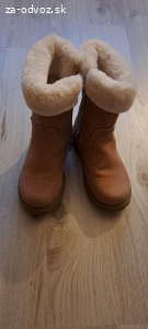 Darujem dievčenské čižmy