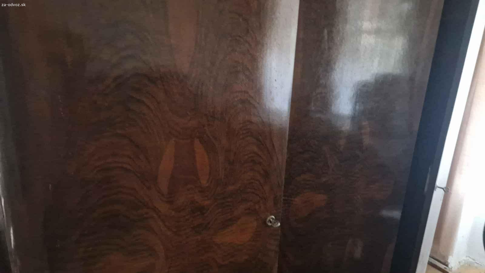 Darujem drevené skrine