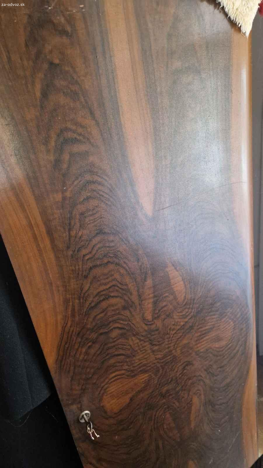 Darujem drevené skrine