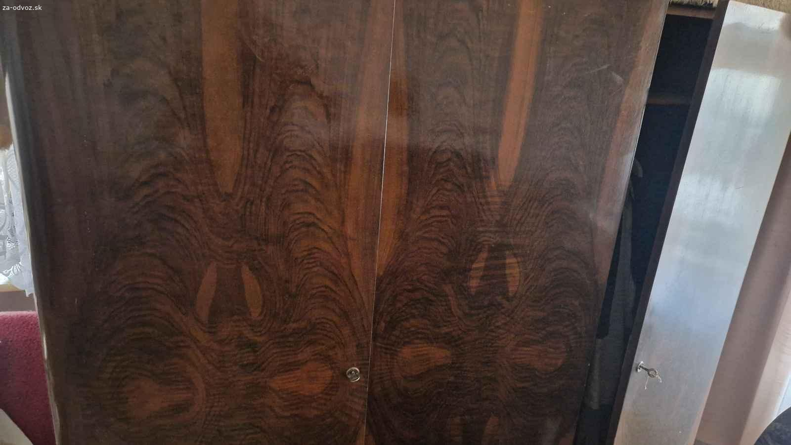 Darujem drevené skrine