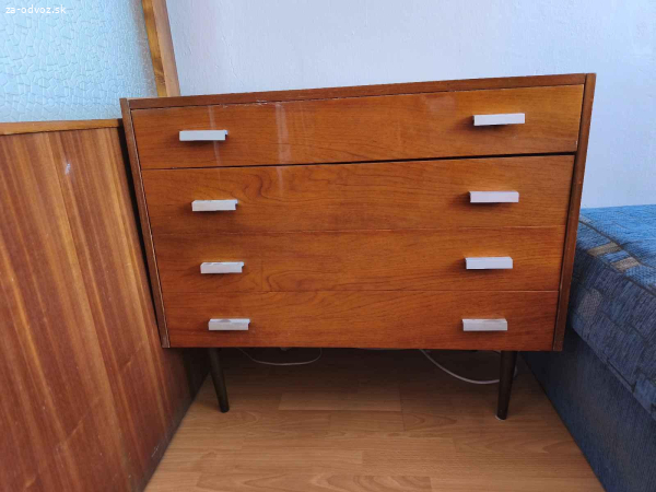 Darujem dva nočné stolíky