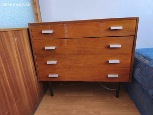 Darujem dva nočné stolíky