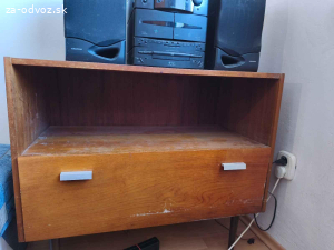 Darujem dva nočné stolíky