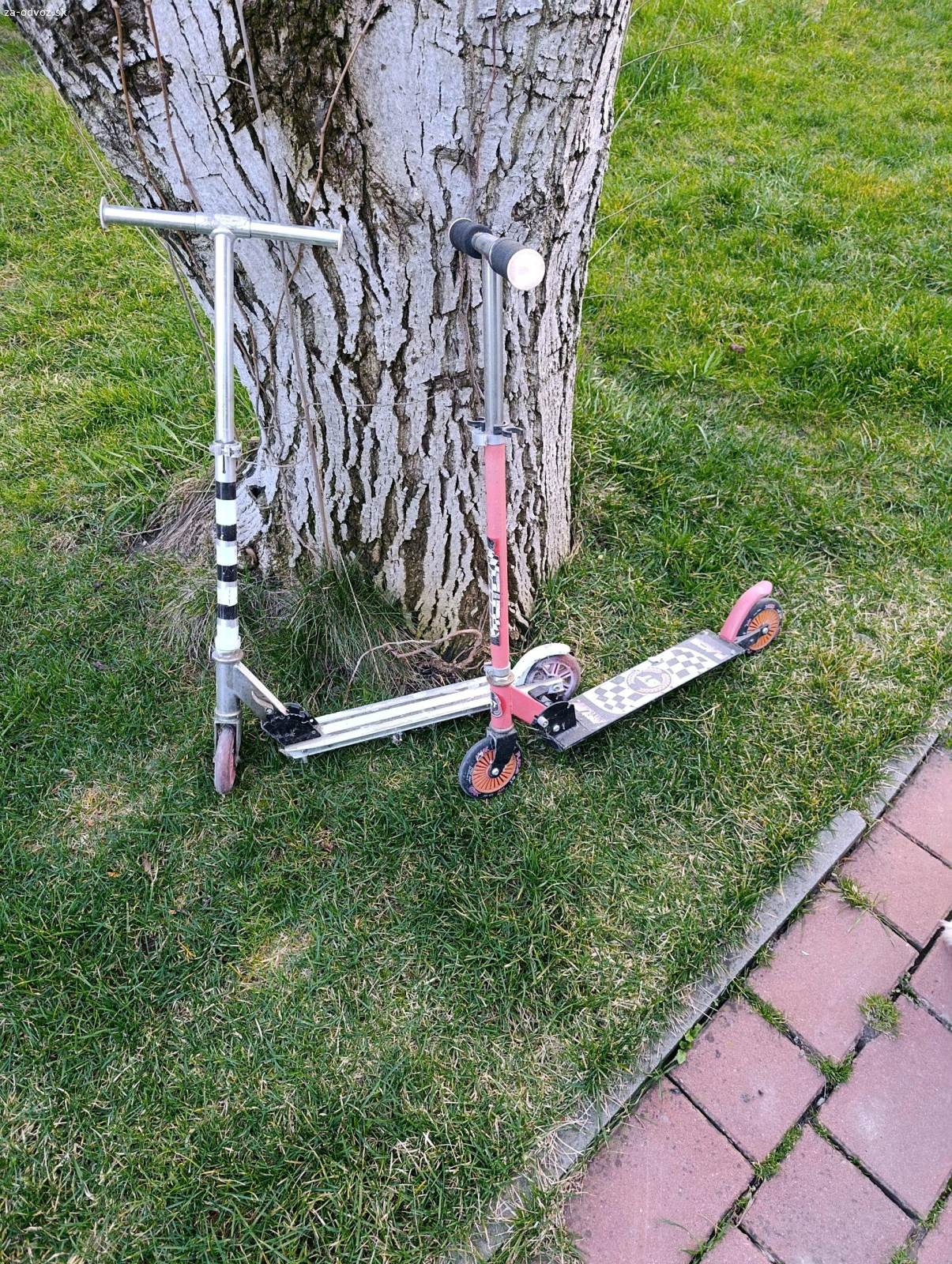 Darujem dve kolobežky.