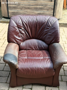 darujem dve kožené kresla a gauč