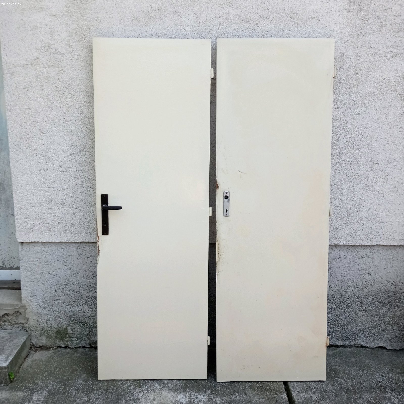 Darujem dvere. Darujem dvere 1x 70 pravé, 2x 60 pravé a 1x 60 ľavé