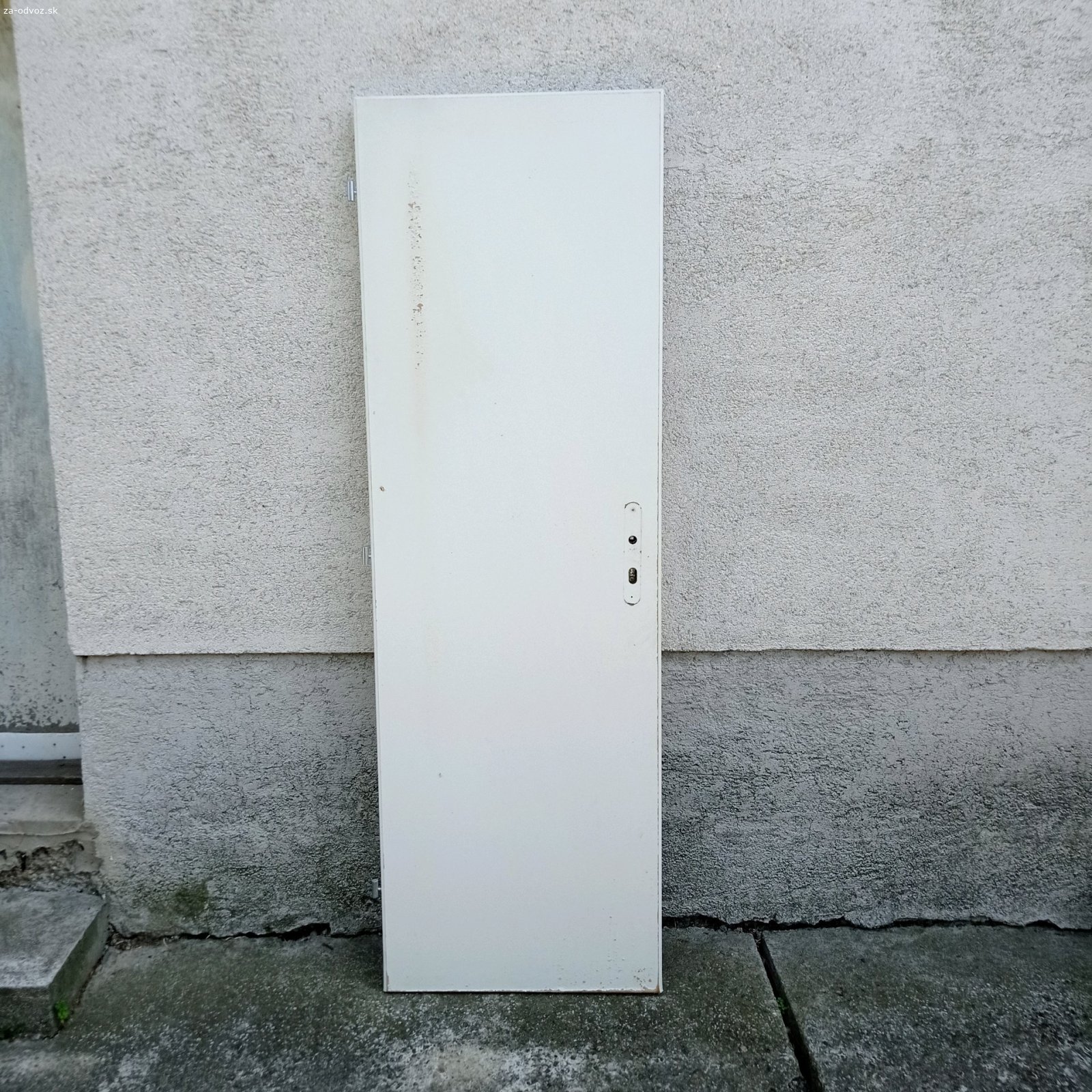 Darujem dvere. Darujem dvere 1x 70 pravé, 2x 60 pravé a 1x 60 ľavé