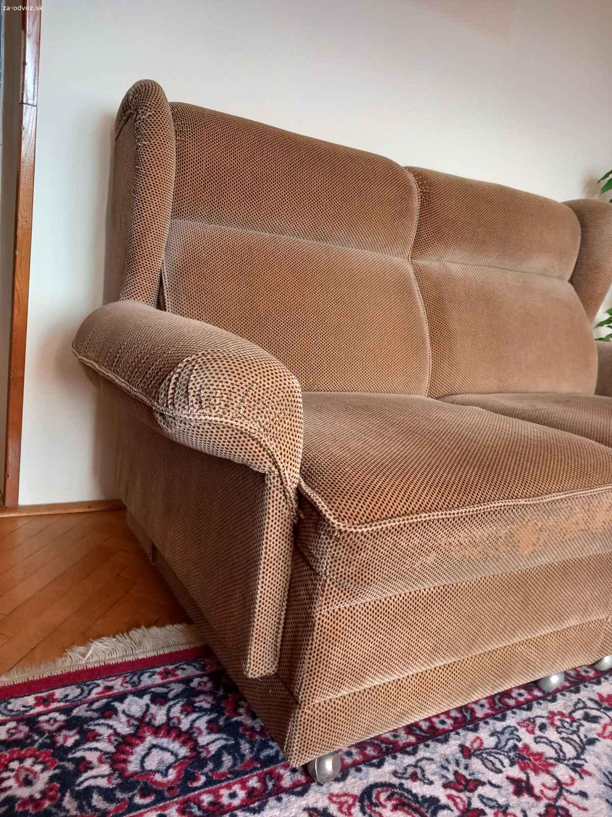 Darujem dvojsedačku. Dobrý deň, darujem dvojsedačku aj stolík za odvoz.