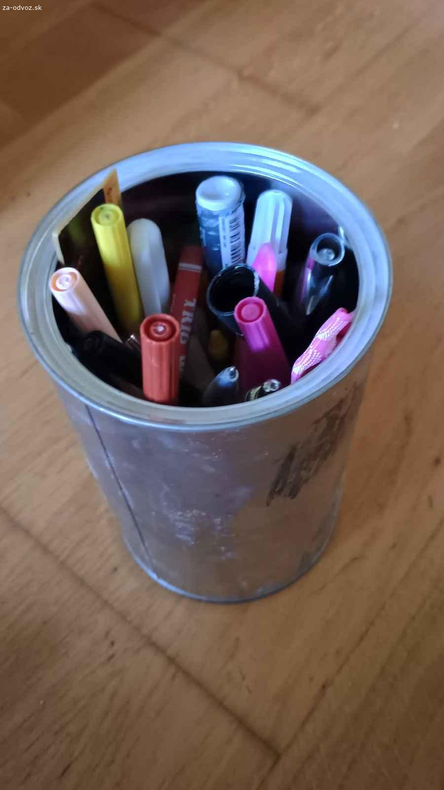 Darujem farbičky a fixi