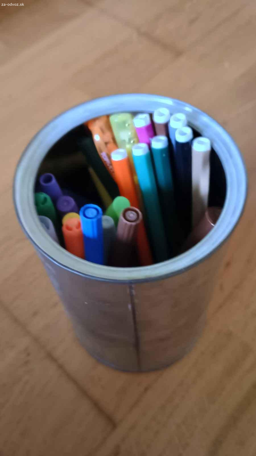 Darujem farbičky a fixi