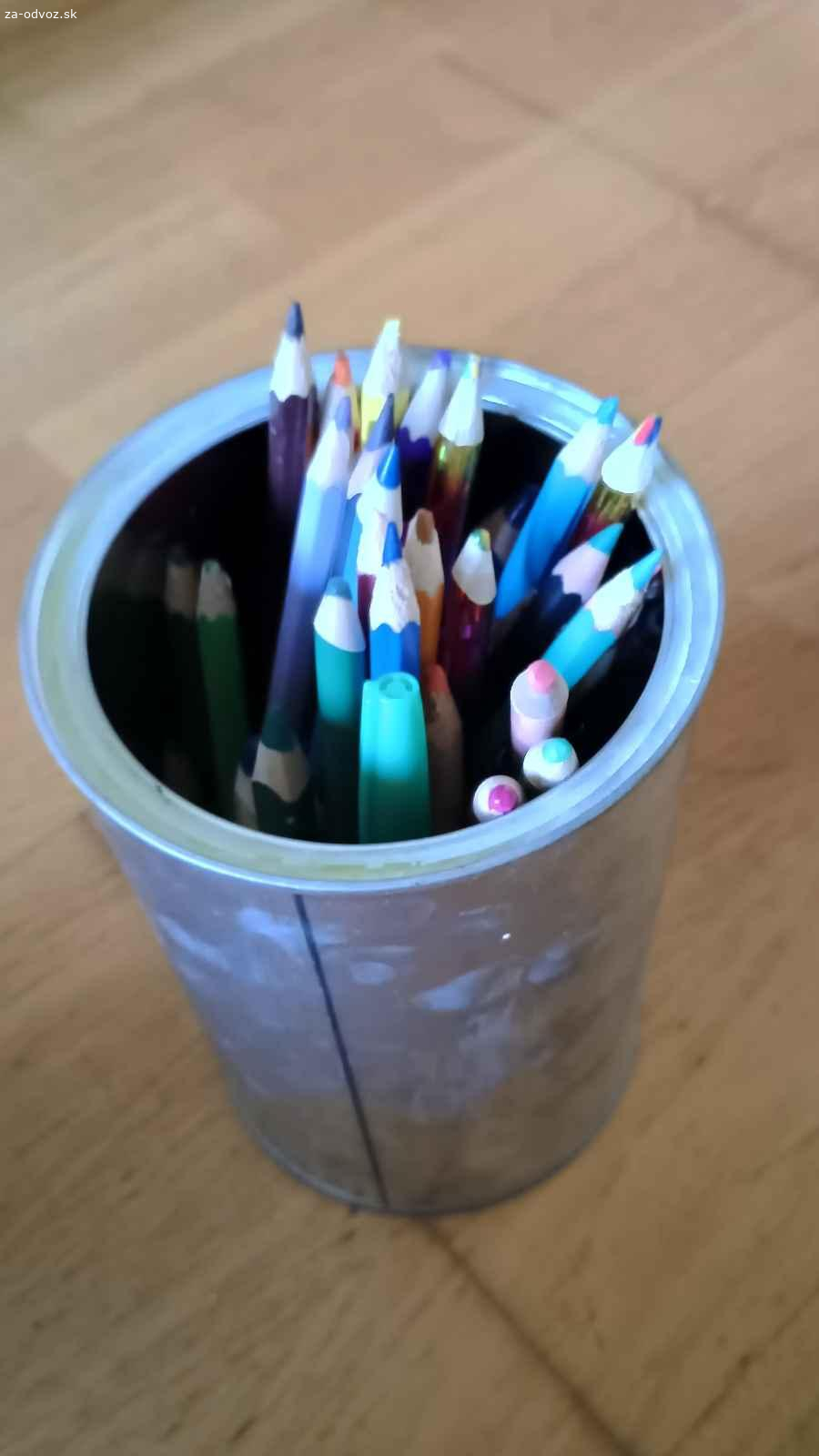 Darujem farbičky a fixi